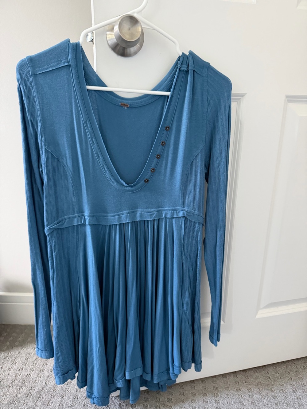 Free People Women’s Blue Long-Sleeve Pleated V-Neck Top